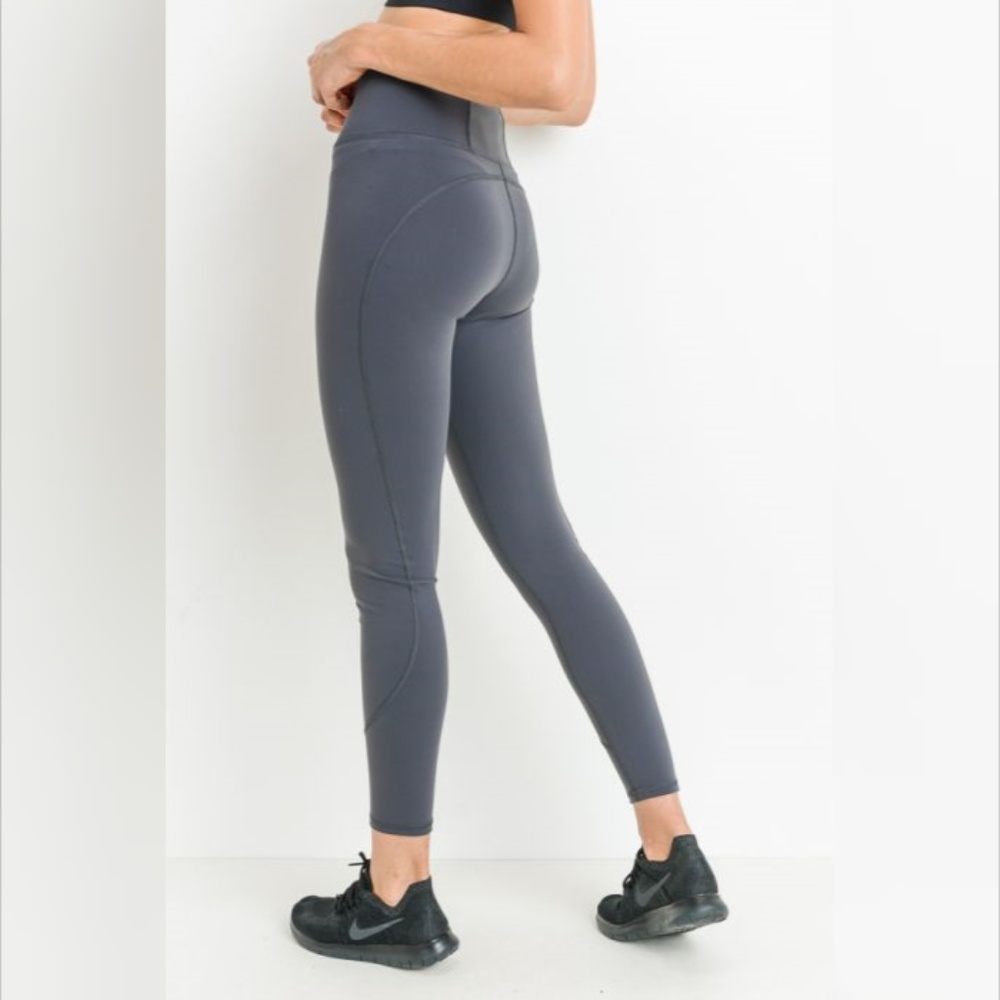 Highwaist Performance Essential Solid Leggings - image 2